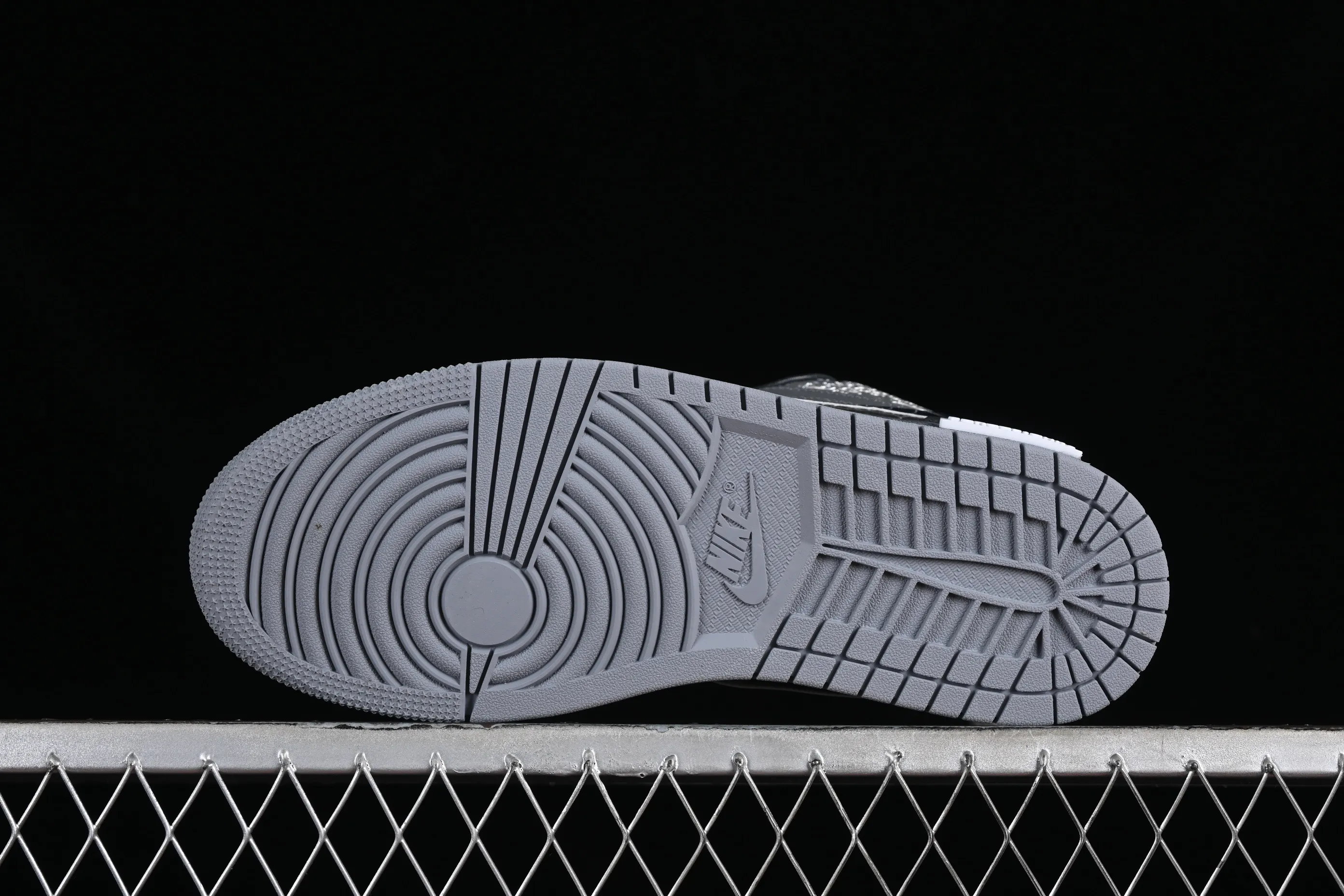All categories Air Jordan Jordan series basketball shoes Air Jordan 1 Low Air Jordan 1 Low AJ1 Joe 1 Panda Prank Modern Wei Realm Gray Series Black and Silver Gray Low-top Cultural and Casual Shoes 553560-053